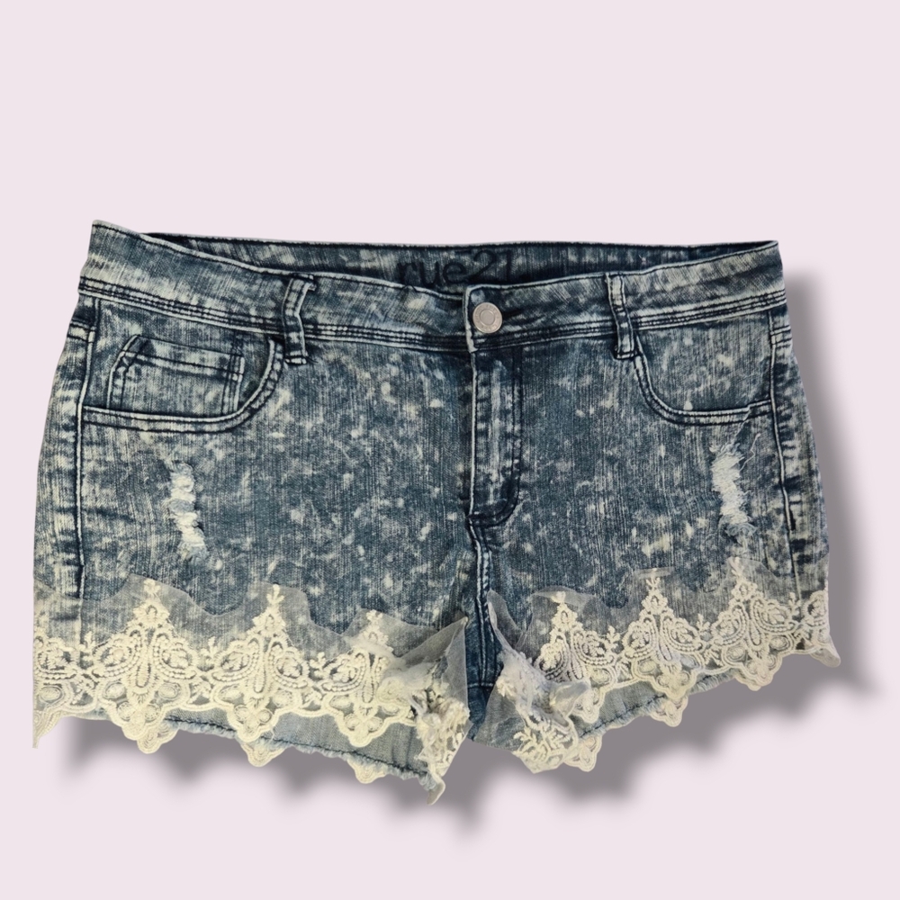 Rue21 | Women's Mid-Rise Distressed Jean Shorts W. Laced Cuffs | Size 12/14 |